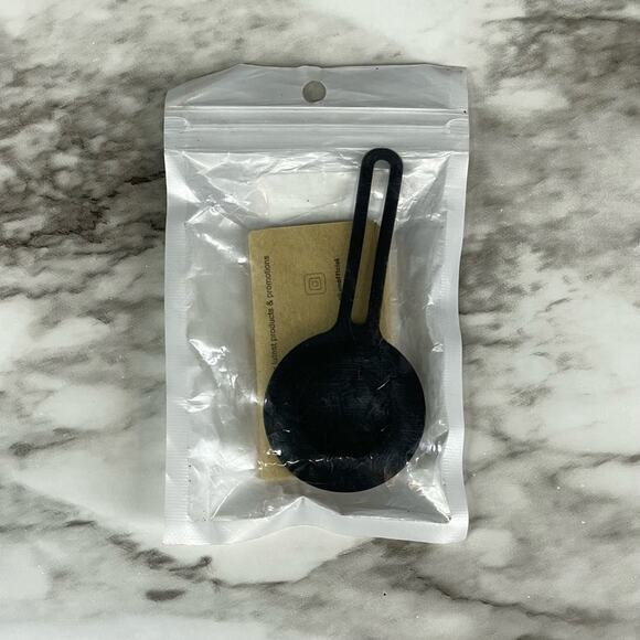 F0004 Silicone Ailun AirTag Cover Keychain Black 1PC - Picture 1 of 2